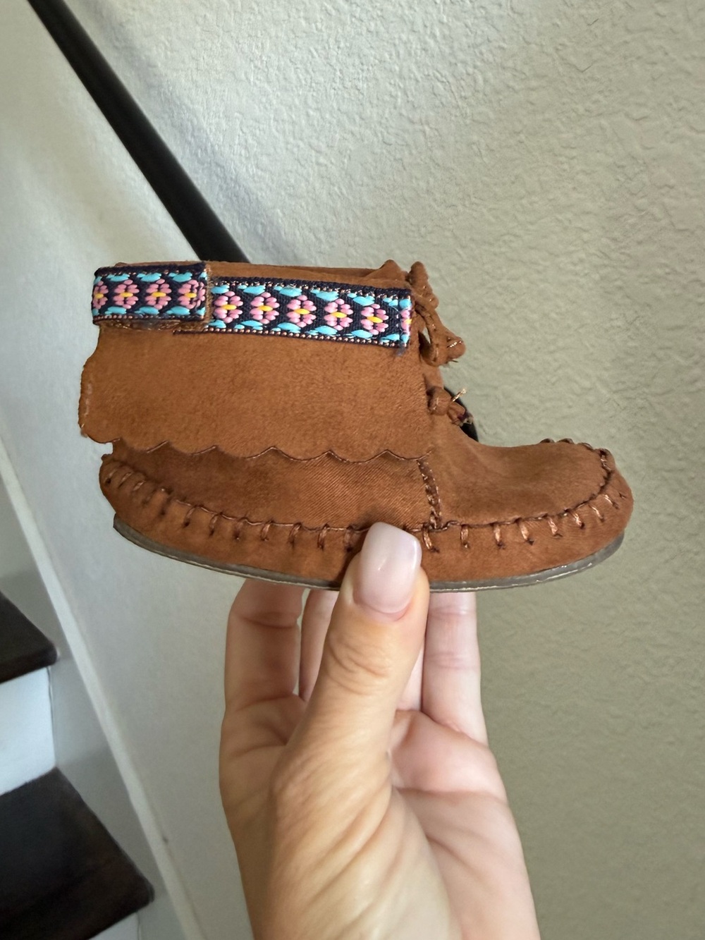 Genuine Kids by Oshkosh Toddler Girls
"Tricia" Fringe Moccasin Booties sz: 4